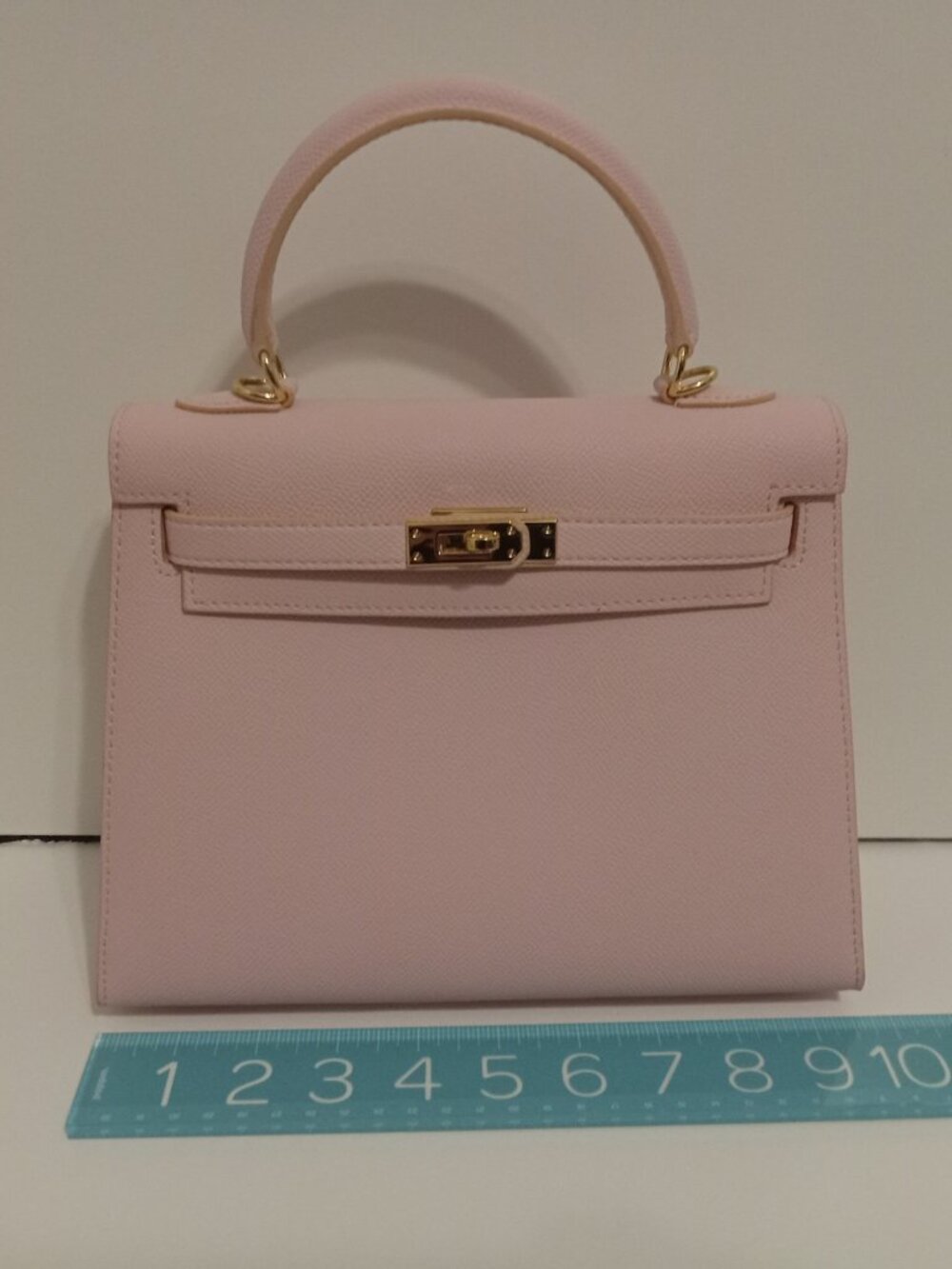 Kelly-inspired handbag in light pink
